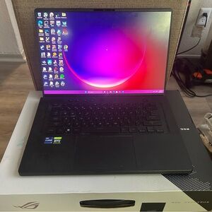 ASUS ROG Zephyrus Black Gaming Laptop i9 12900h and 3070ti